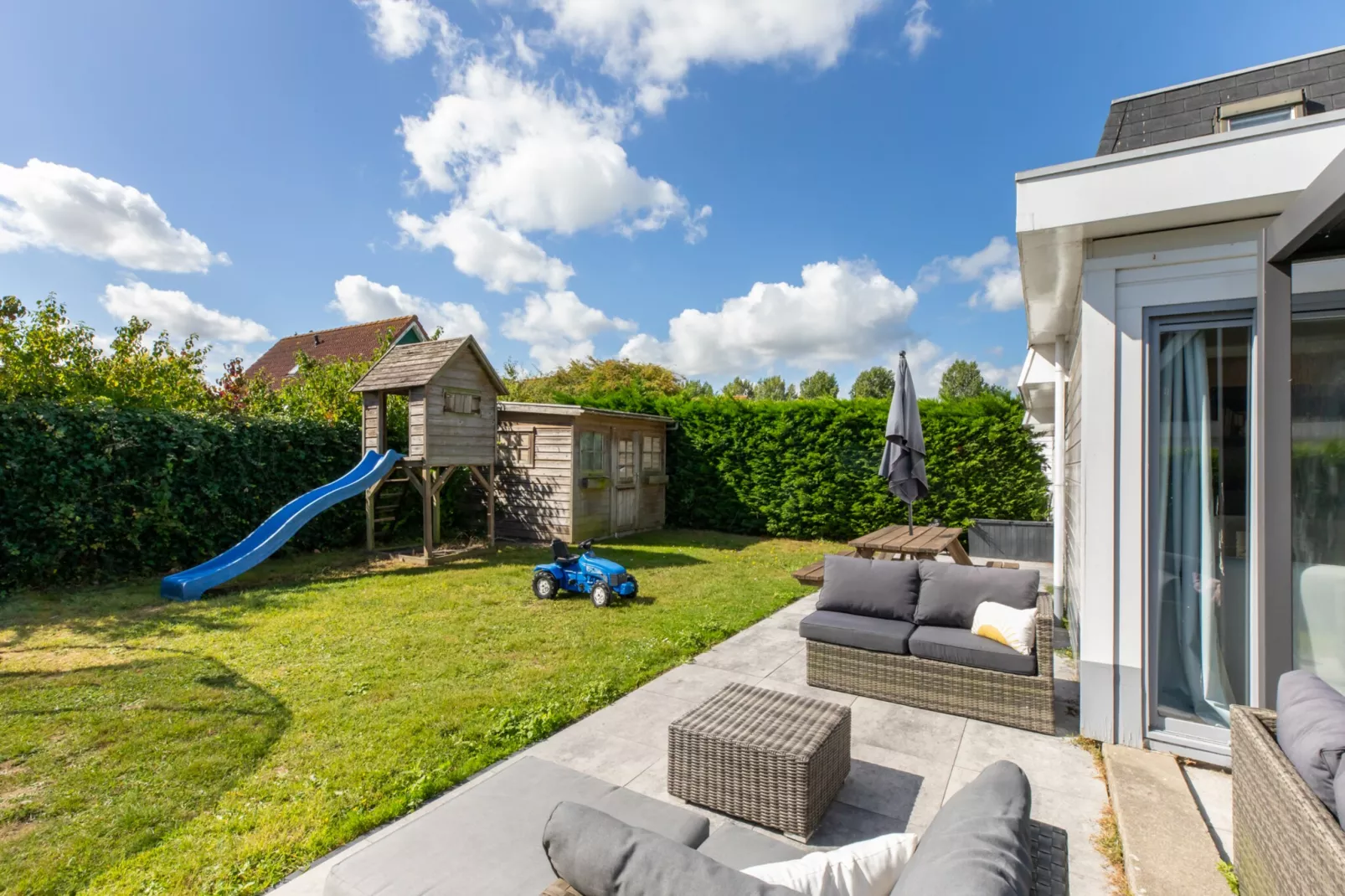 Strandhuis Schoneveld-Non tagué