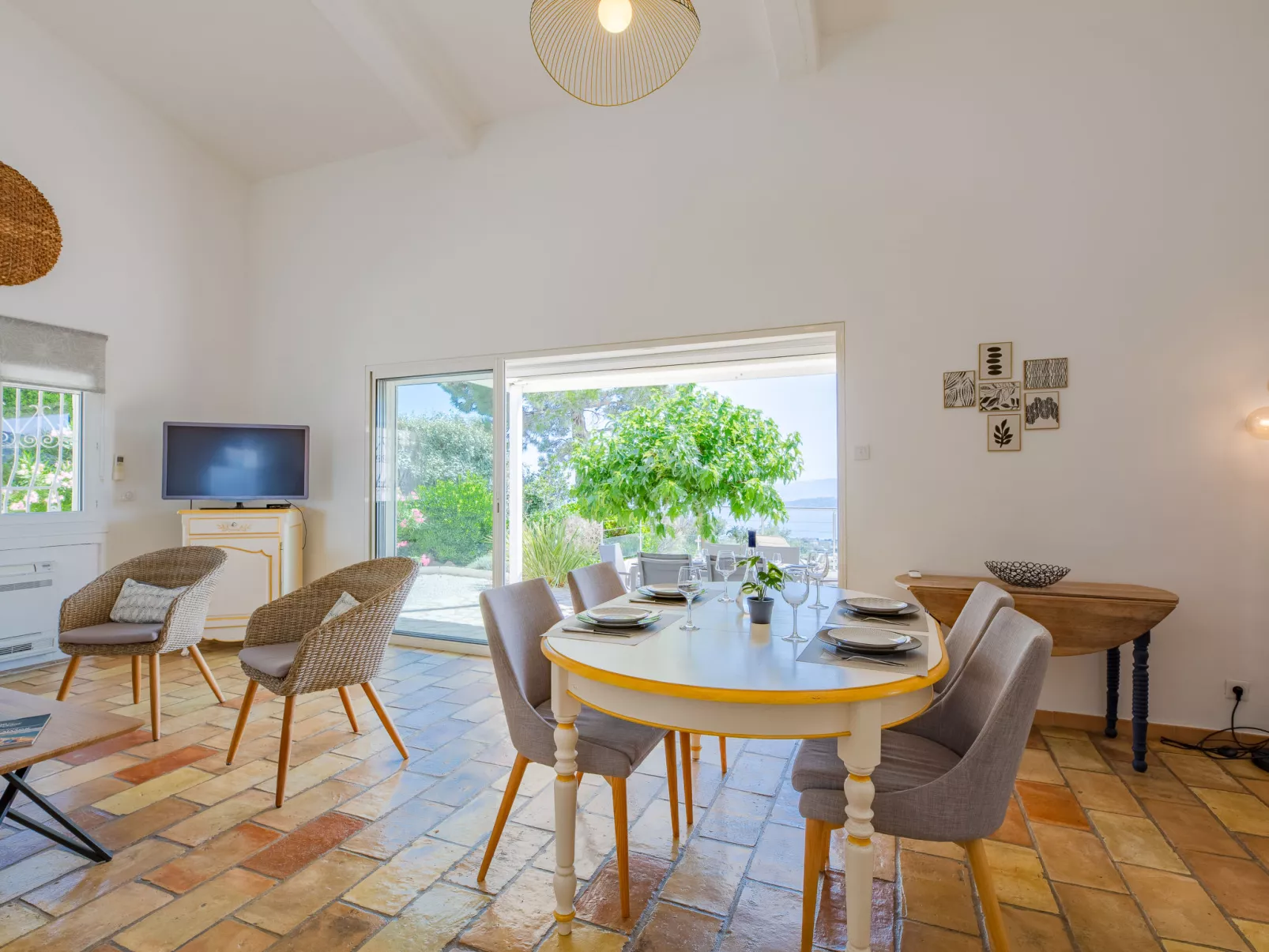 Clos Romain-Inside