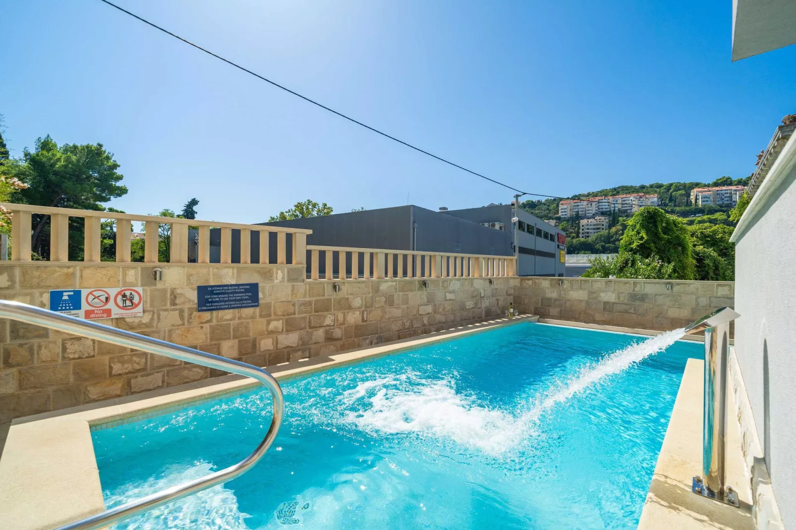 Apartments Aura - Comfort Studio Apartment 5 with shared swimming pool-Piscine