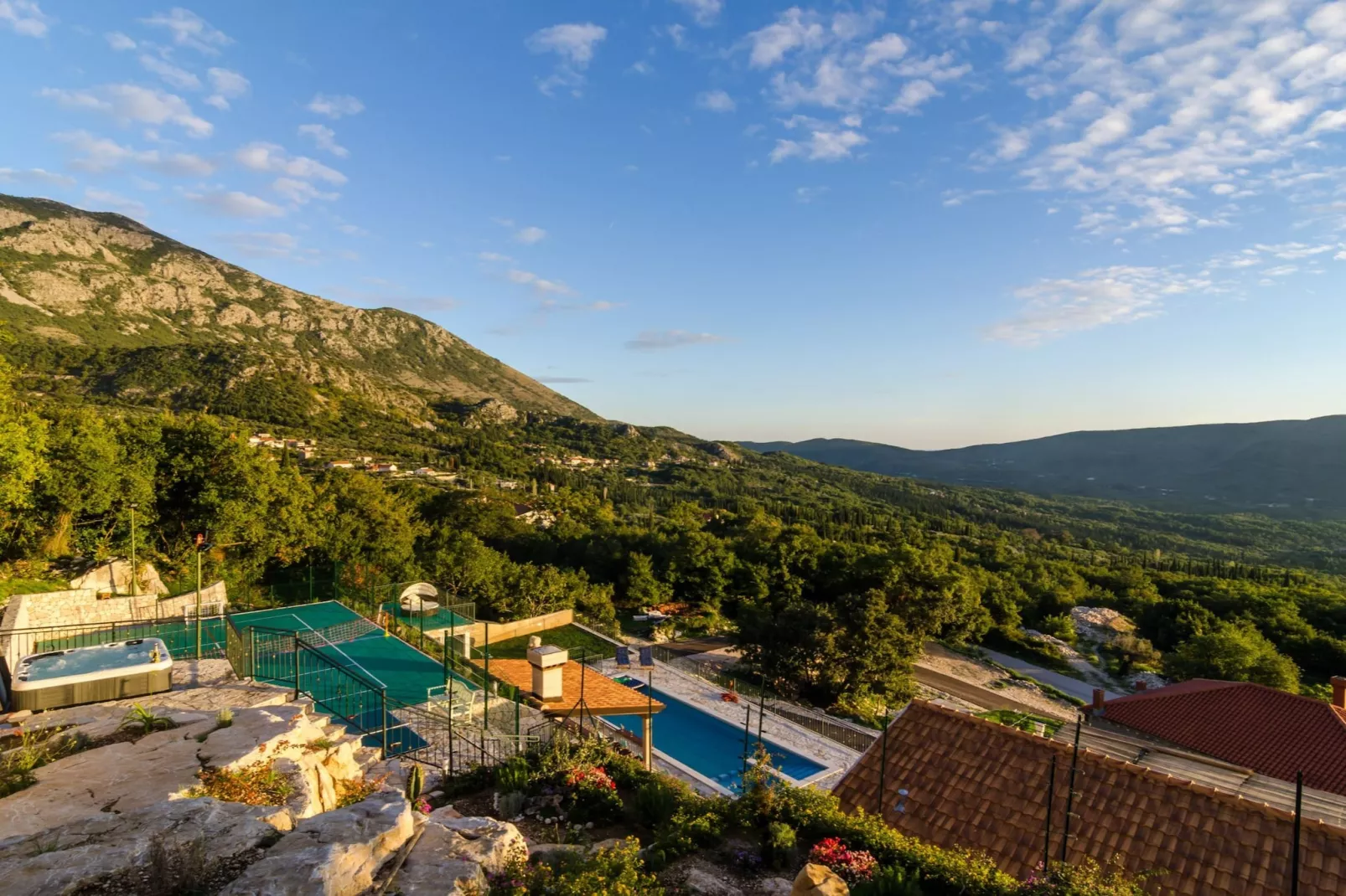 Villa Falcon Rook - Four-Bedroom Villa with Terrace and Swimming Pool-Piscine