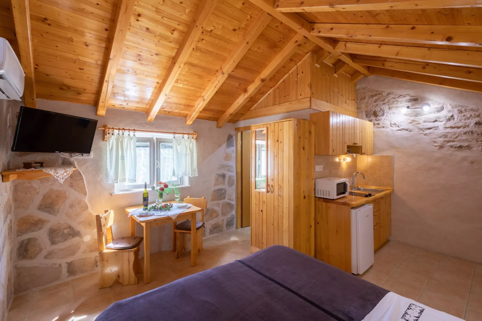 Stone House Harmony -Studio Apartment with Patio and Garden View ( 2 )-Innenbereich