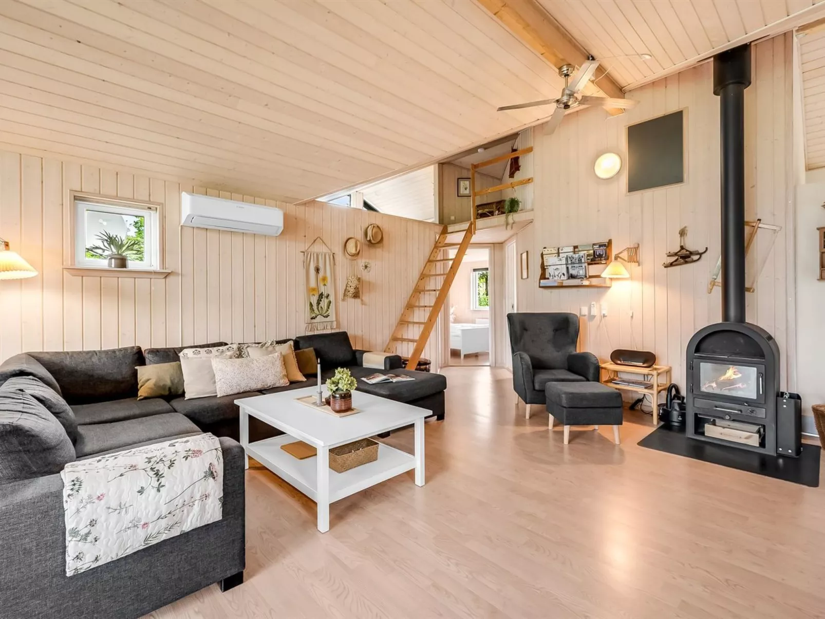 "Jarmunrek" - 400m to the fjord-Inside