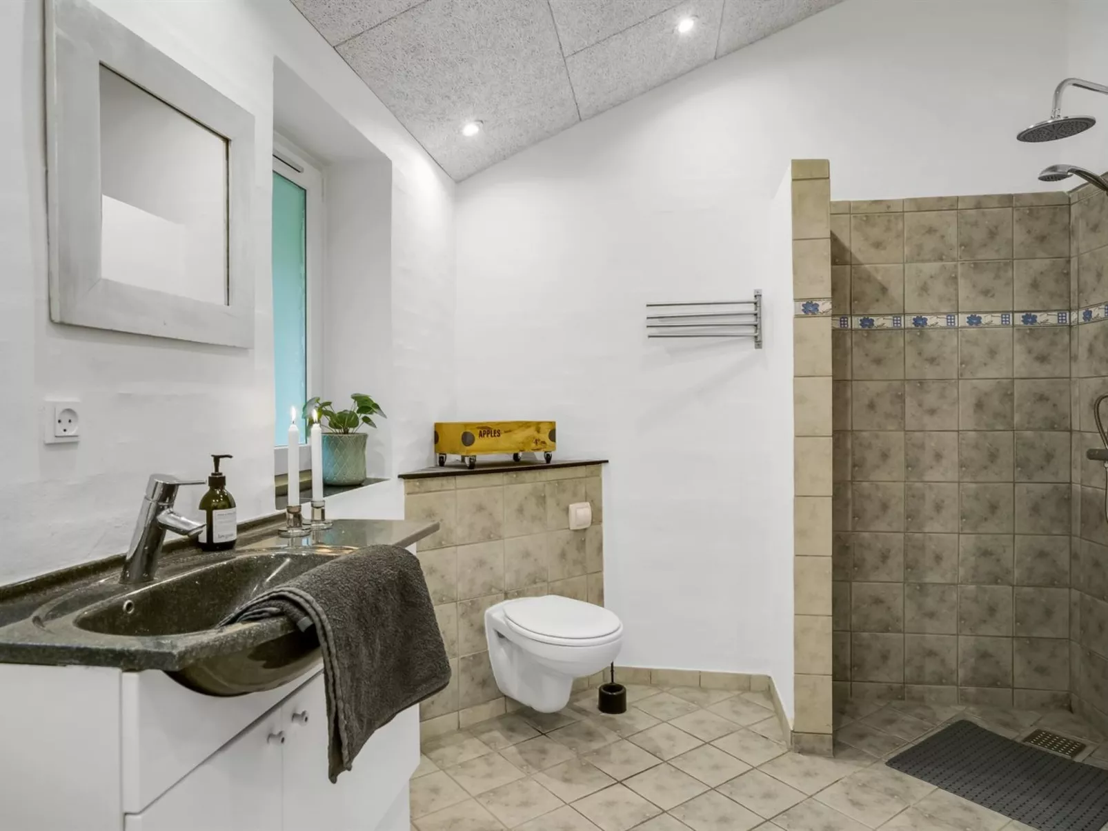 "Vicente" - 14km to the fjord-Inside