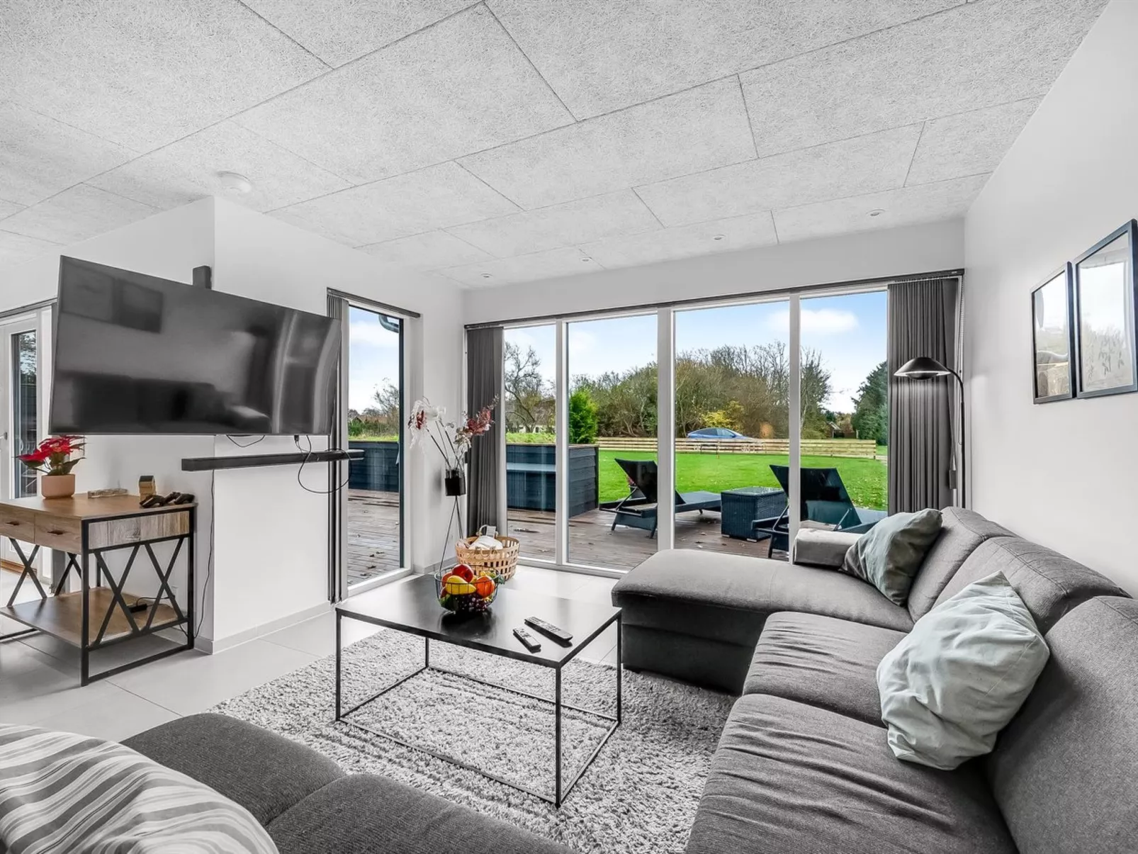 "Elisaveta" - 400m to the fjord-Drinnen