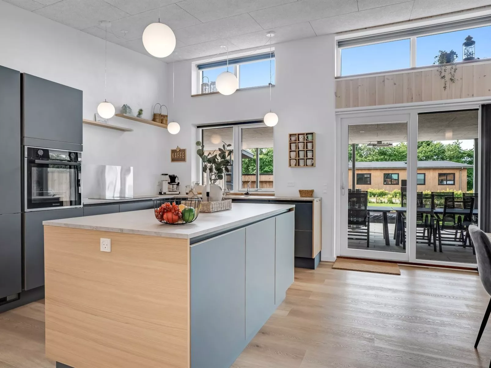 "Elevus" -  from the sea-Inside