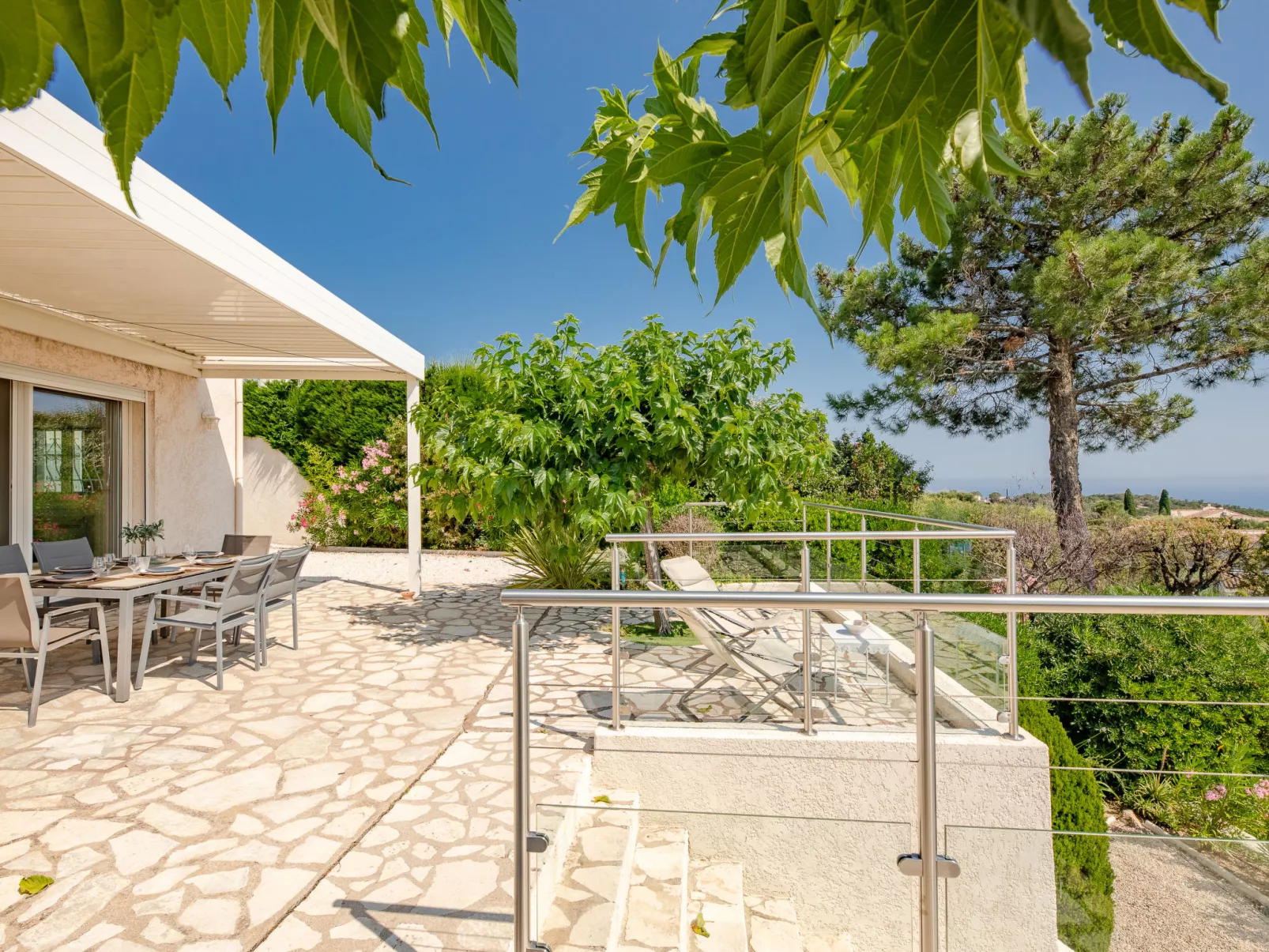Clos Romain-Outside