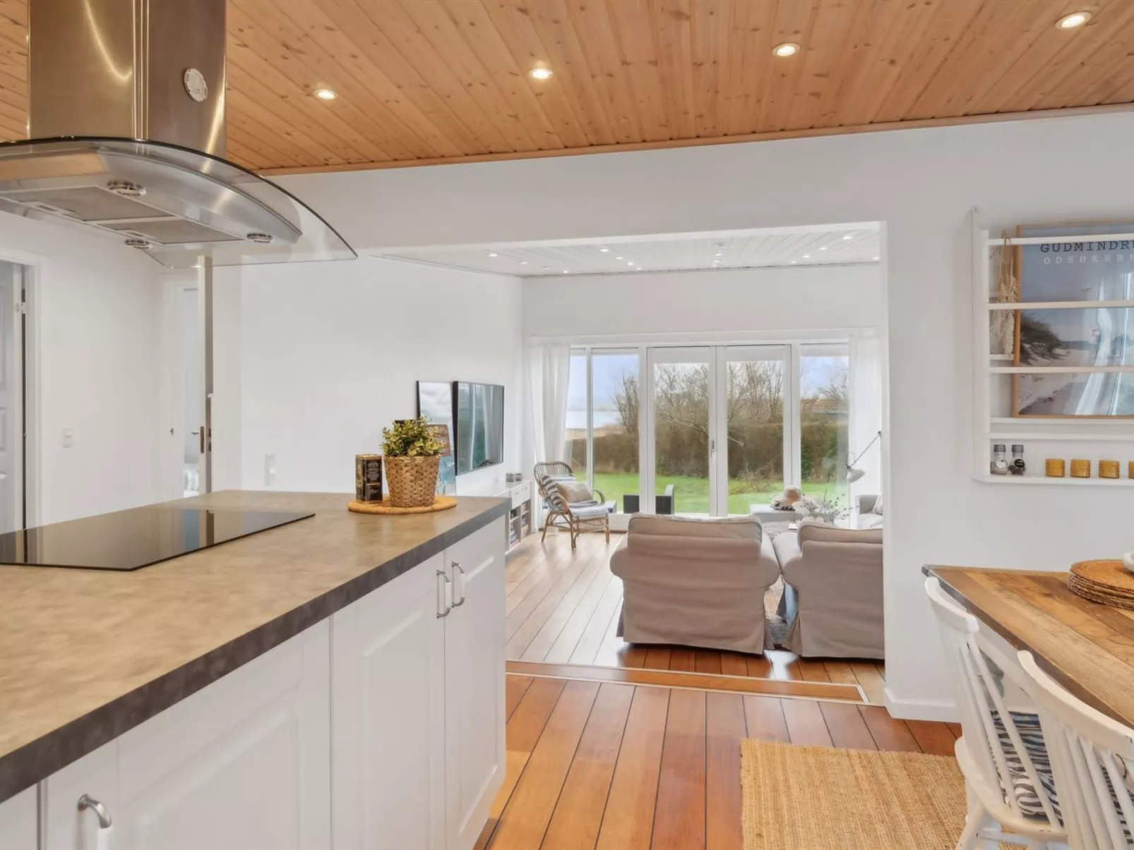 "Eero" - 175m to the fjord-Inside