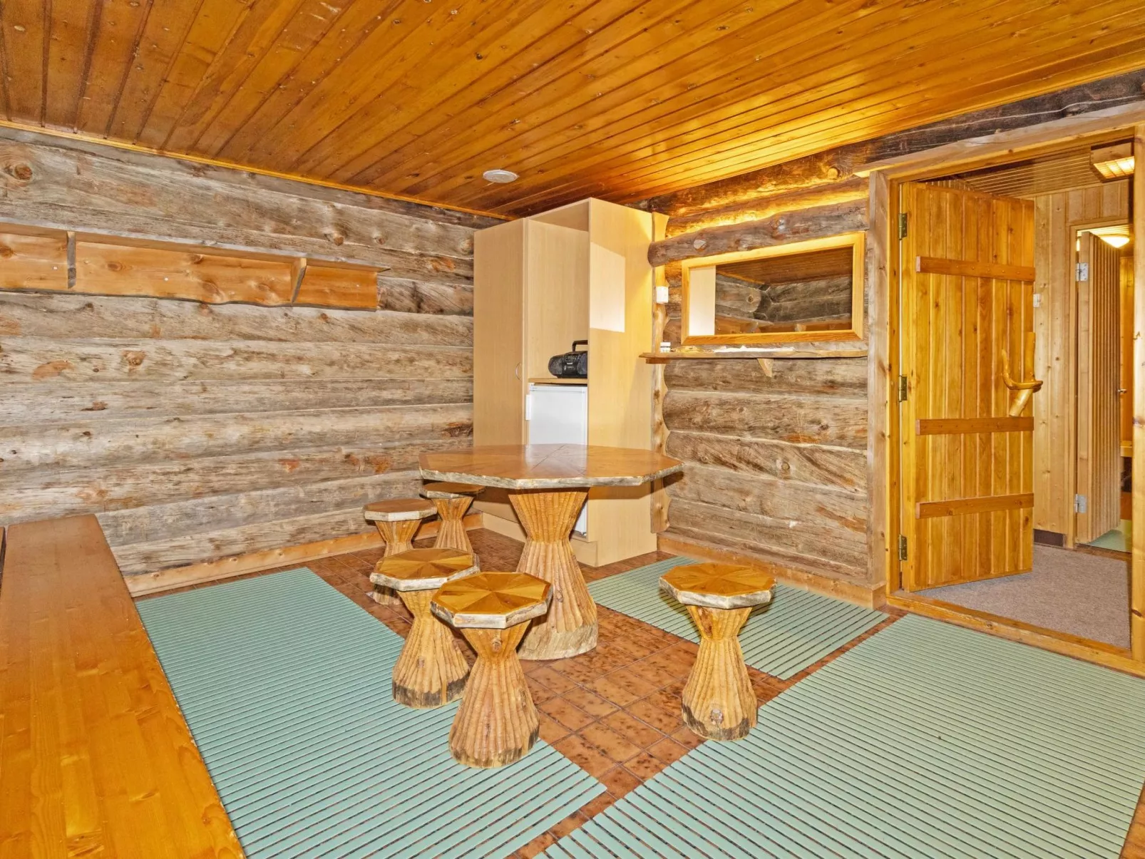 Metsä-luosto-Drinnen