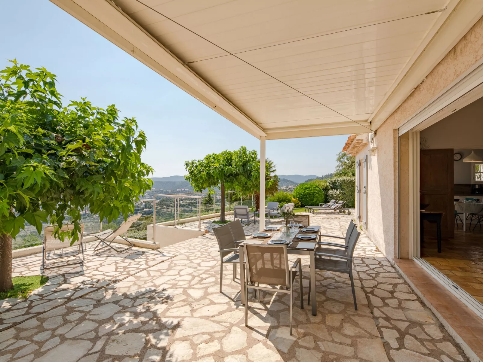 Clos Romain-Outside