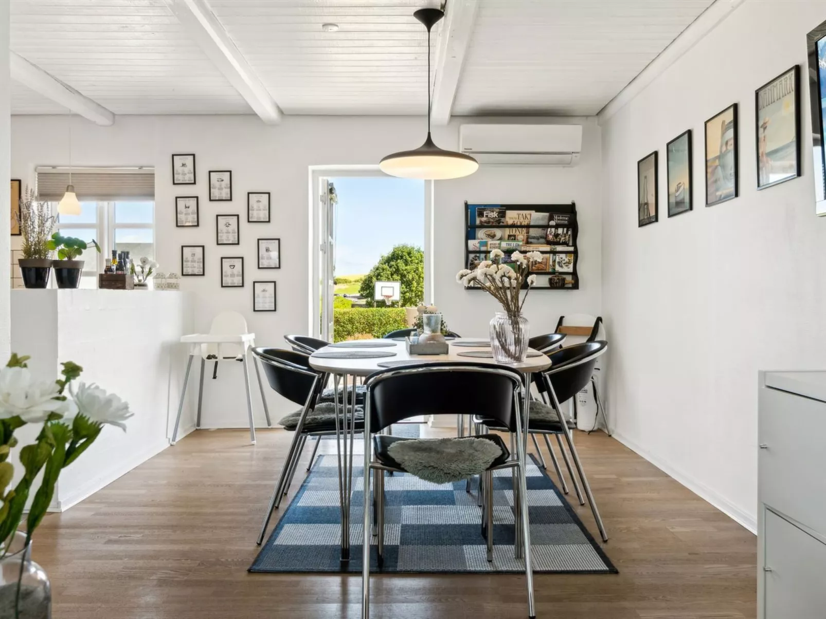 "Mari" - 150m from the sea-Inside