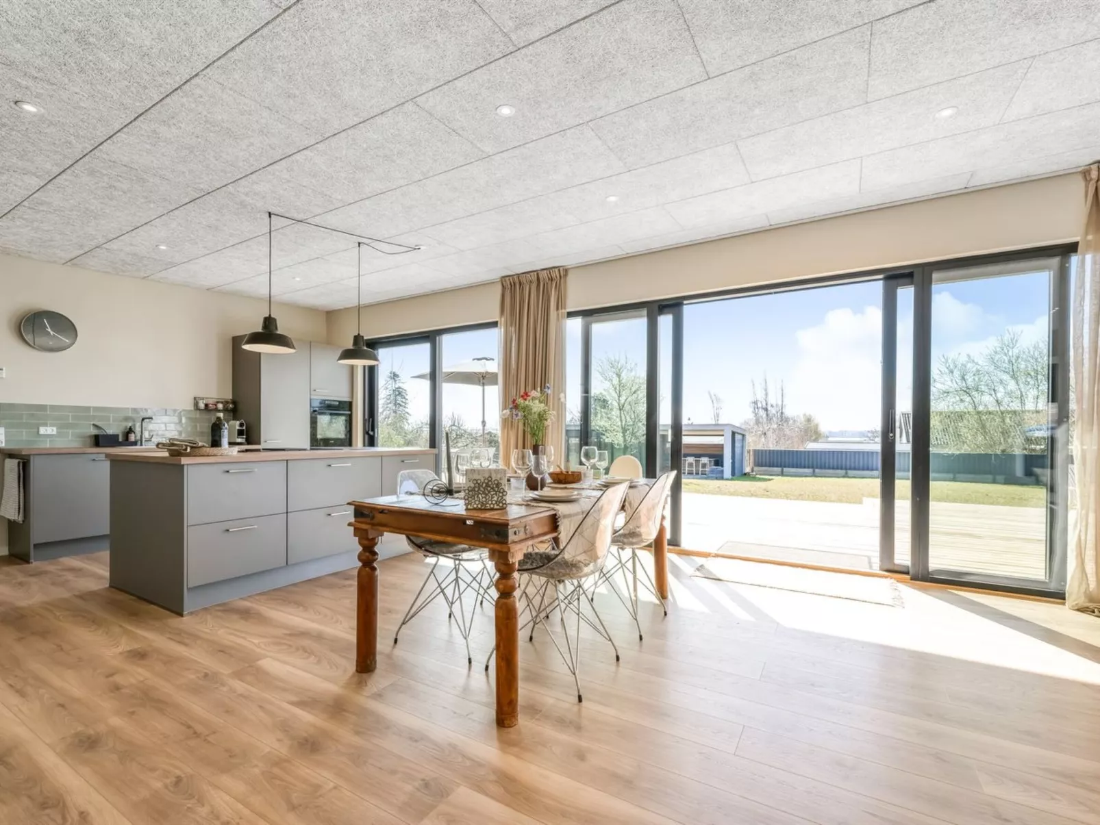 "Edvia" - 200m to the fjord-Dedans