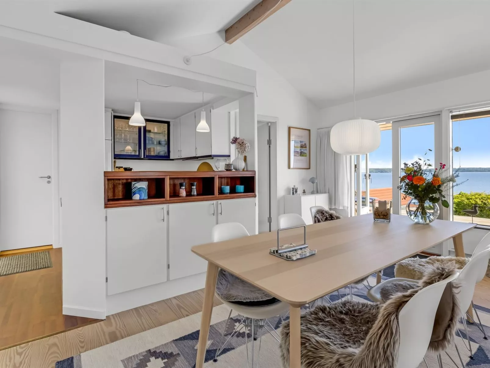 "Tobias" - 45m to the fjord-Drinnen