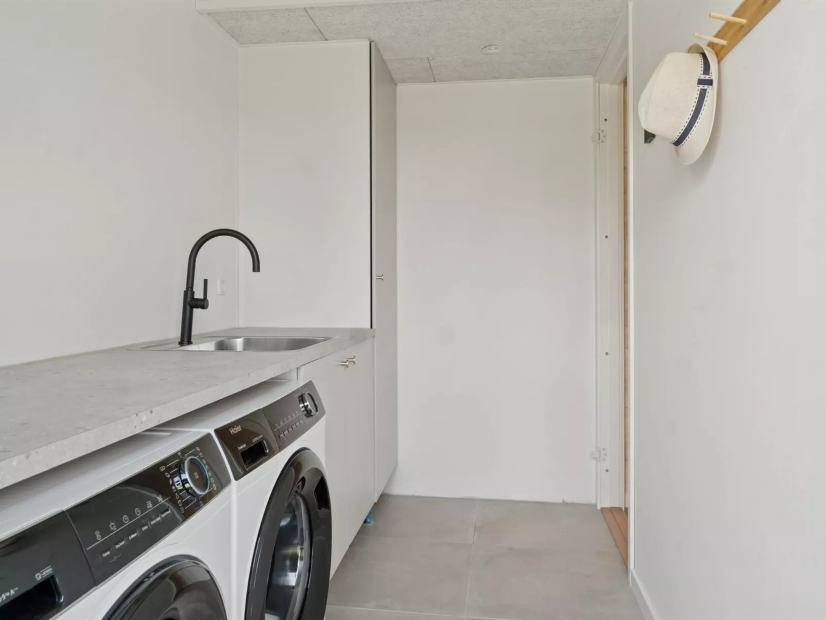 "Herulf" - 450m from the sea-Inside