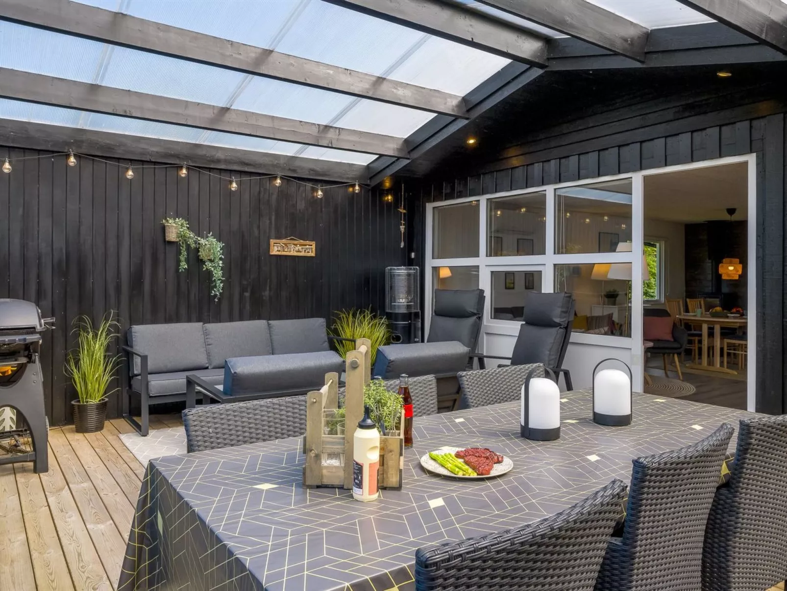 "Elske" -  from the sea-Outside