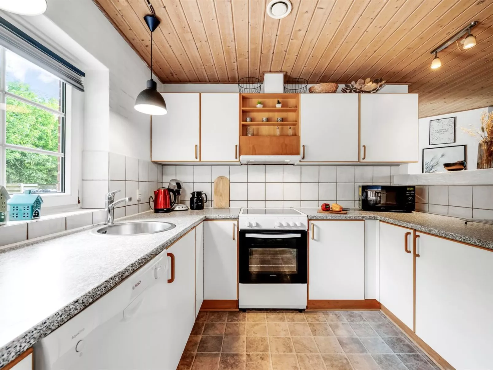 "Ulf" - 2km from the sea-Drinnen