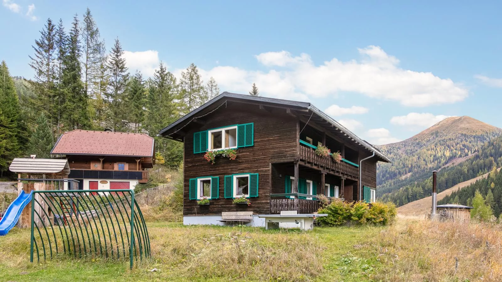 Carmaliva-Exterior in summer