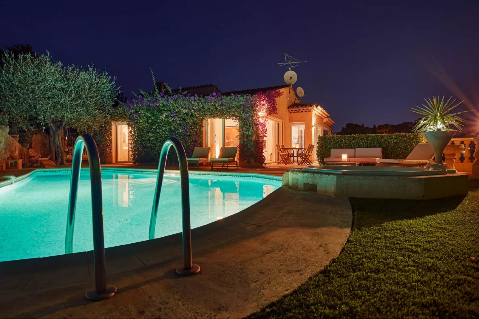 AP-652-PERTUADES-Untagged