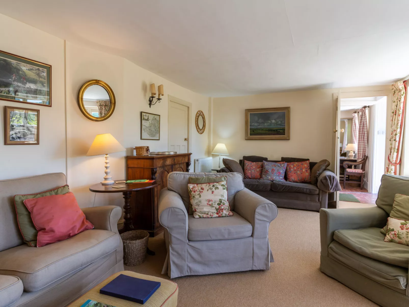 Valley Cottage-Dedans