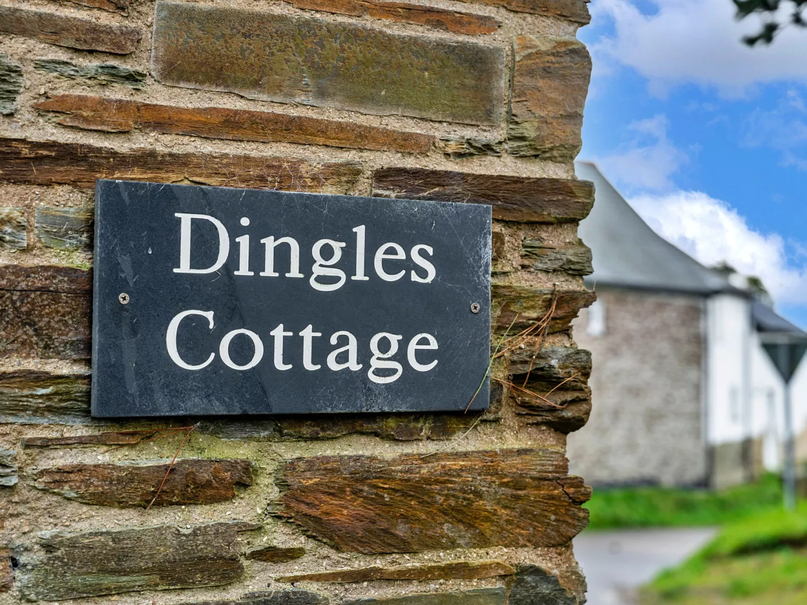 Dingles Cottage-Draußen