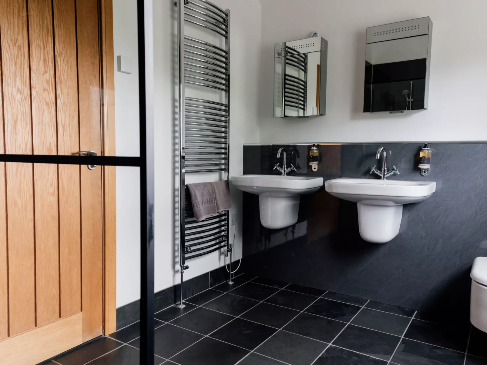 The Welsh Barn-Dedans