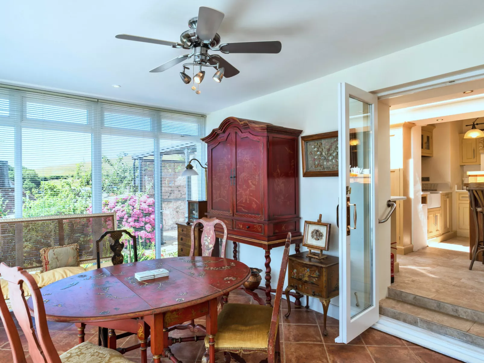 Penley Villa-Drinnen