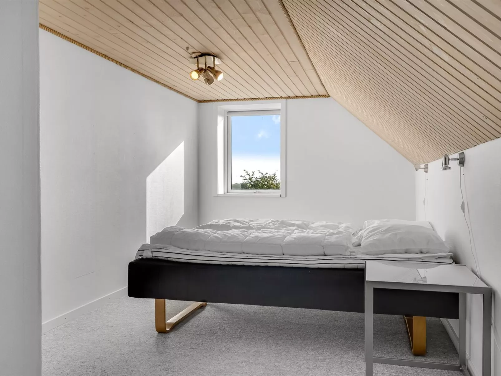 "Nette" - 2km to the fjord-Drinnen