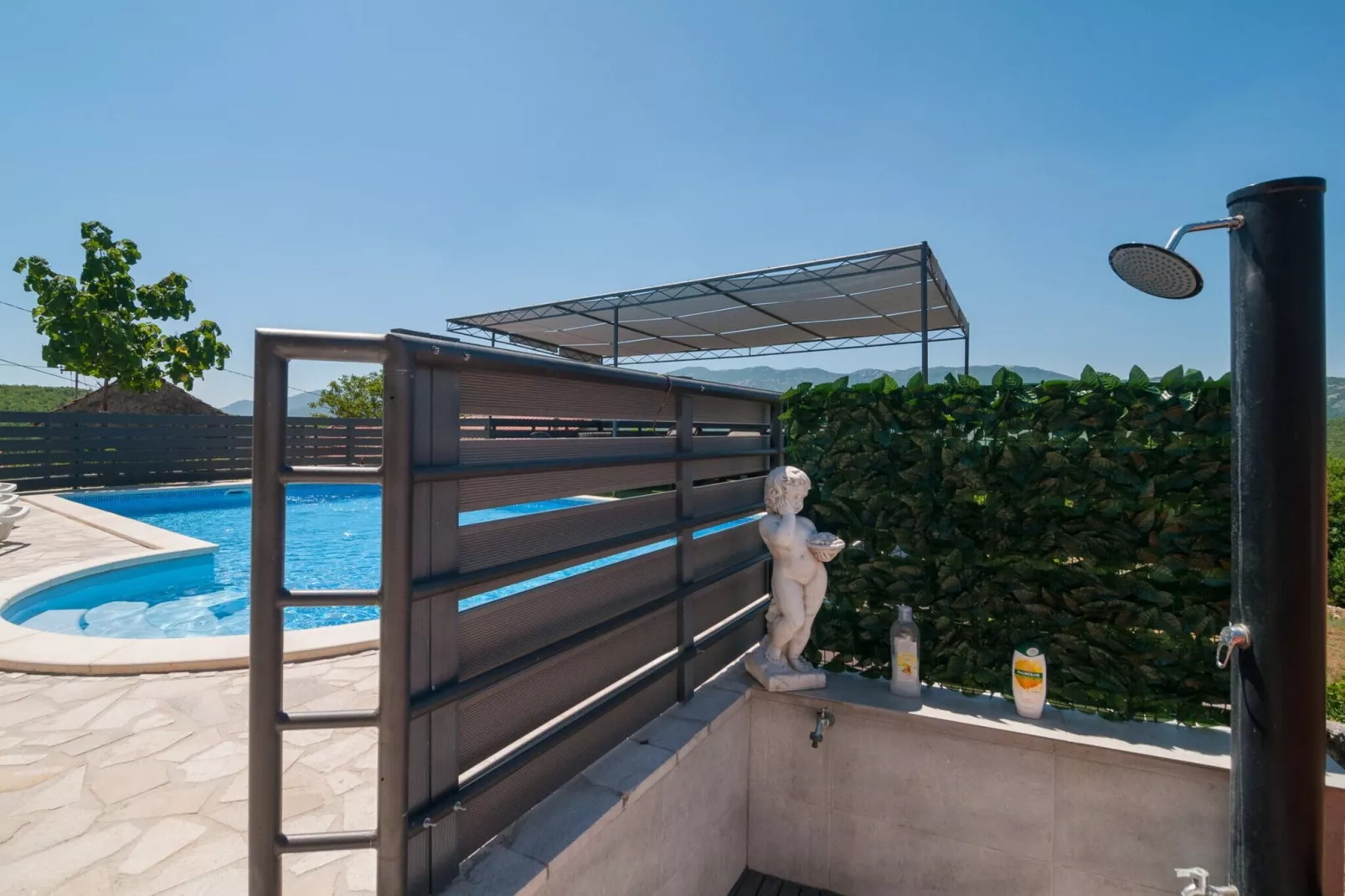 Five-Bedroom Home-Schwimmbad