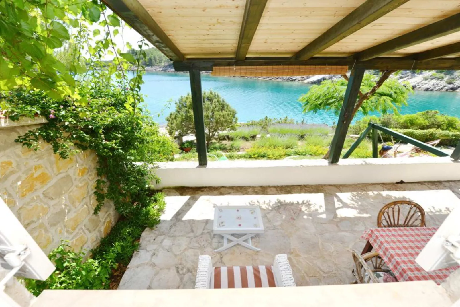 One-Bedroom Apartment (Lovor)-Terrace