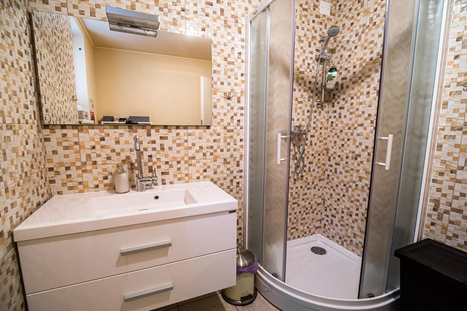 Elegant and Stylish Retreat Apartments with Terrace - Two Bedroom Apartment with Terrace-Salle de bain