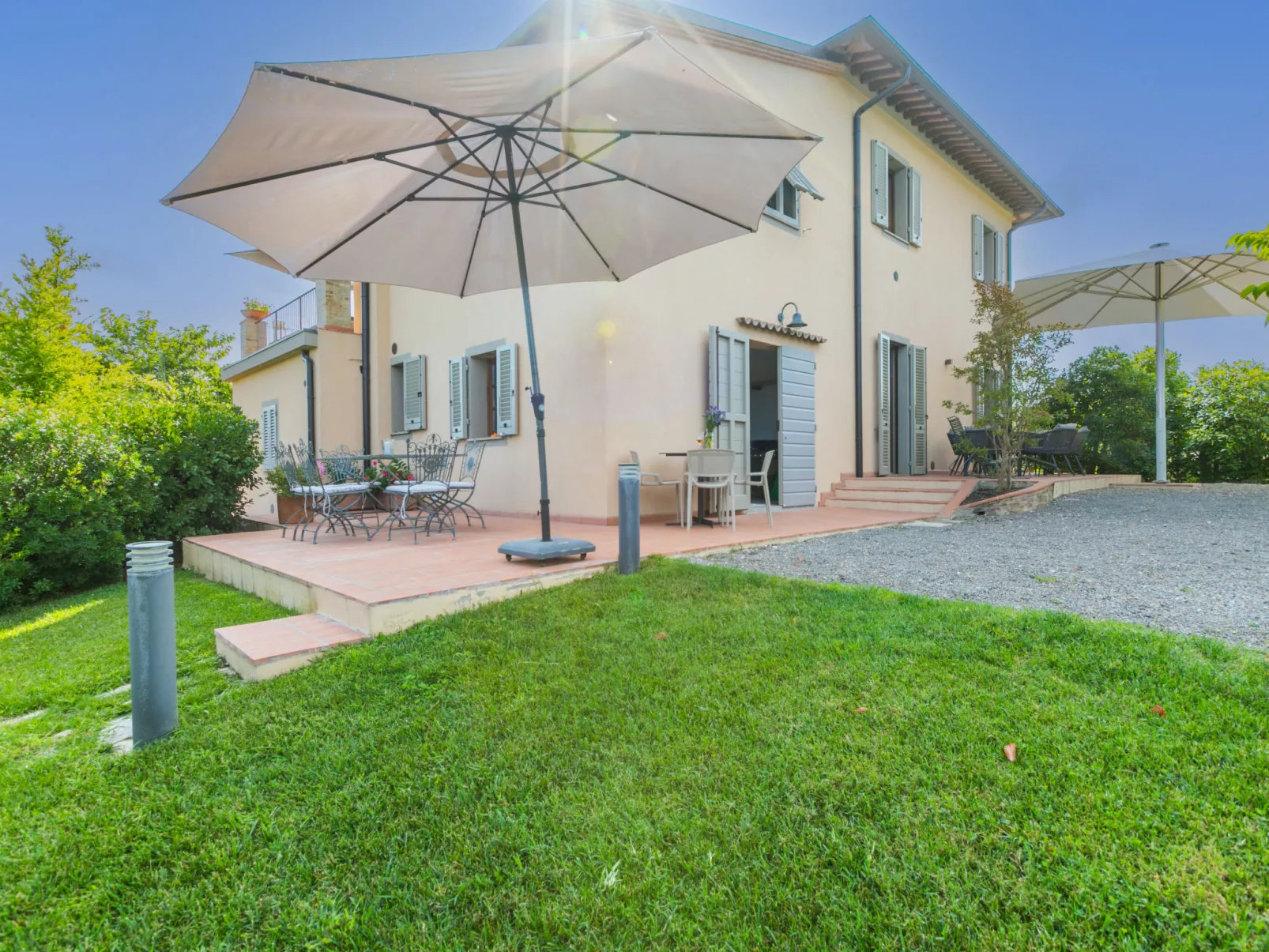 Vecchio Forno-Outside