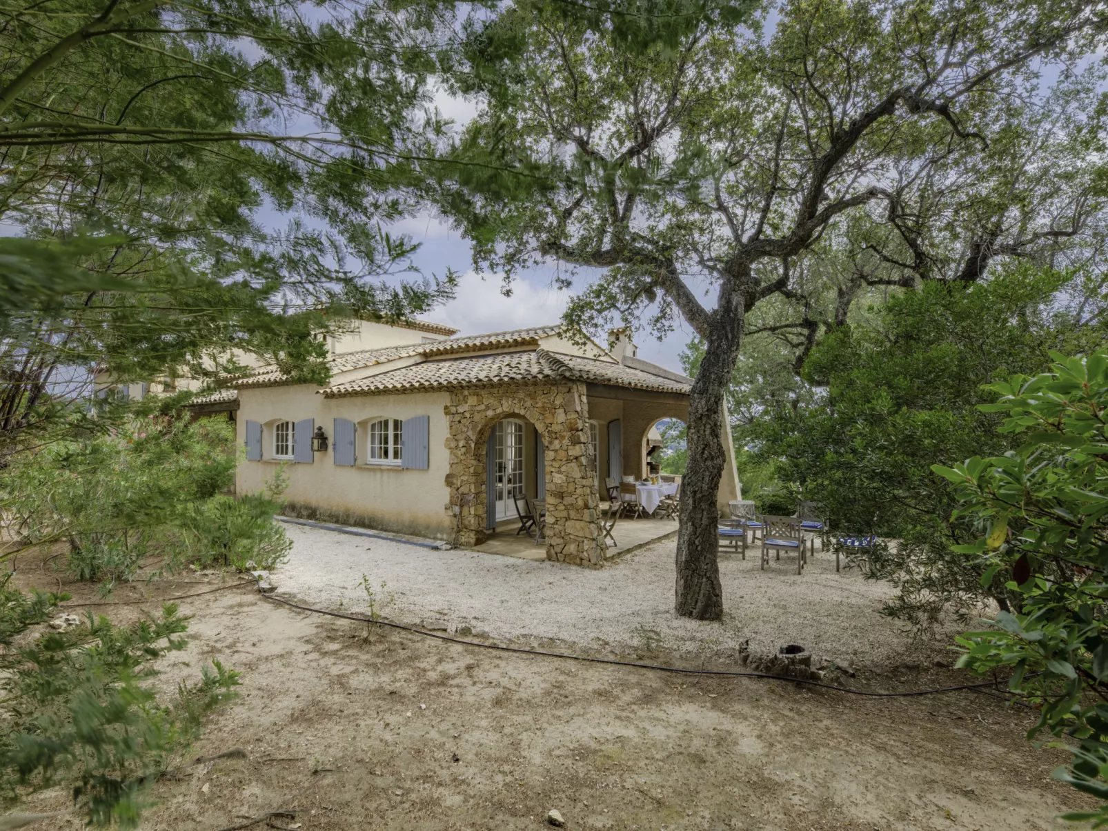 Le Coba-Outside