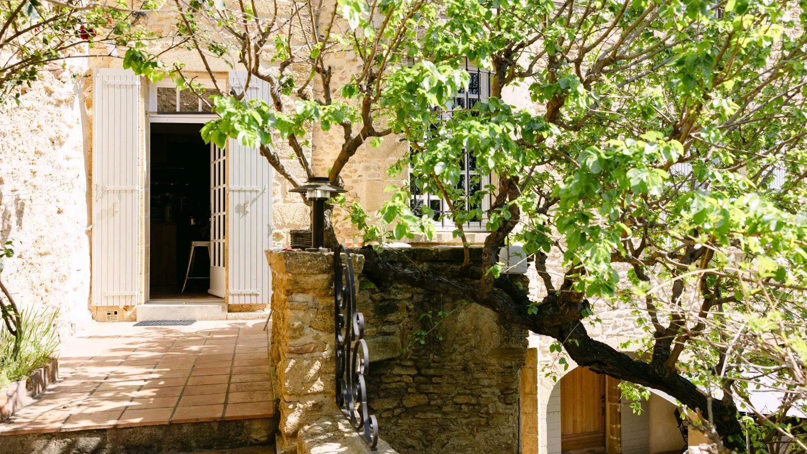 Chateau la Perle-Jardins en été