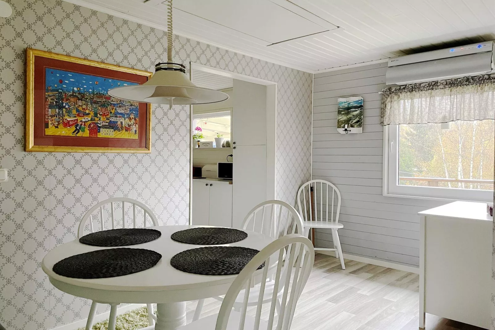 Cozy Forest Hideaway with Hot Tub-Indoor