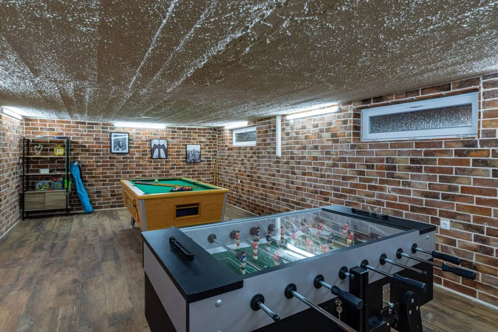 Luxury Villa Escape-Recreation room