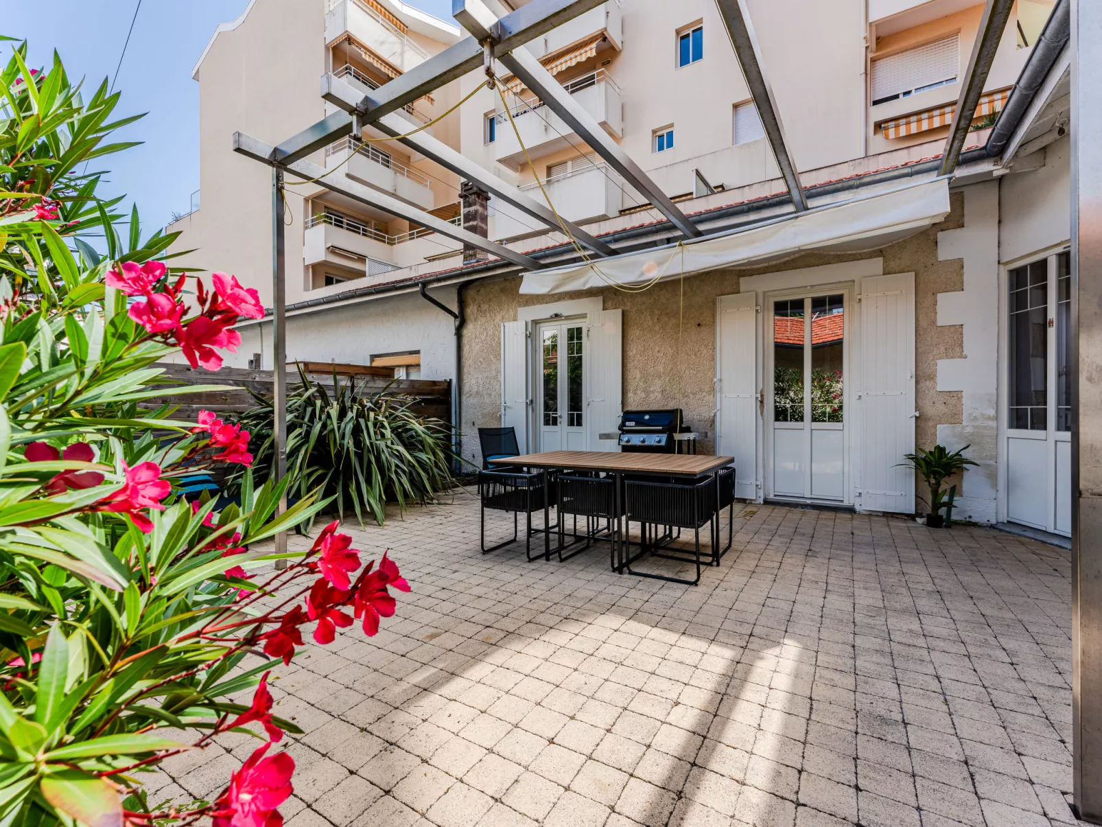 Côté Bassin-Draußen