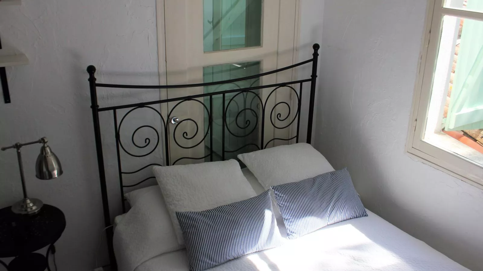 Les Palmiers-Bedroom