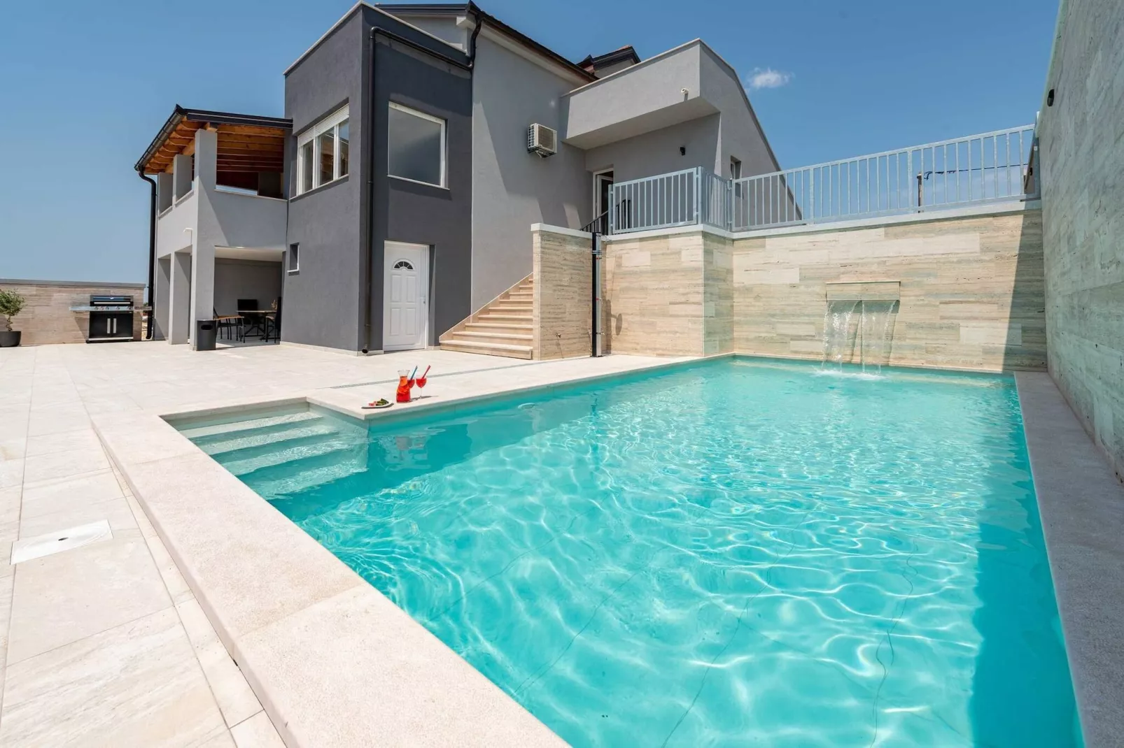 Villa Pezer with heated pool & sauna-Piscine