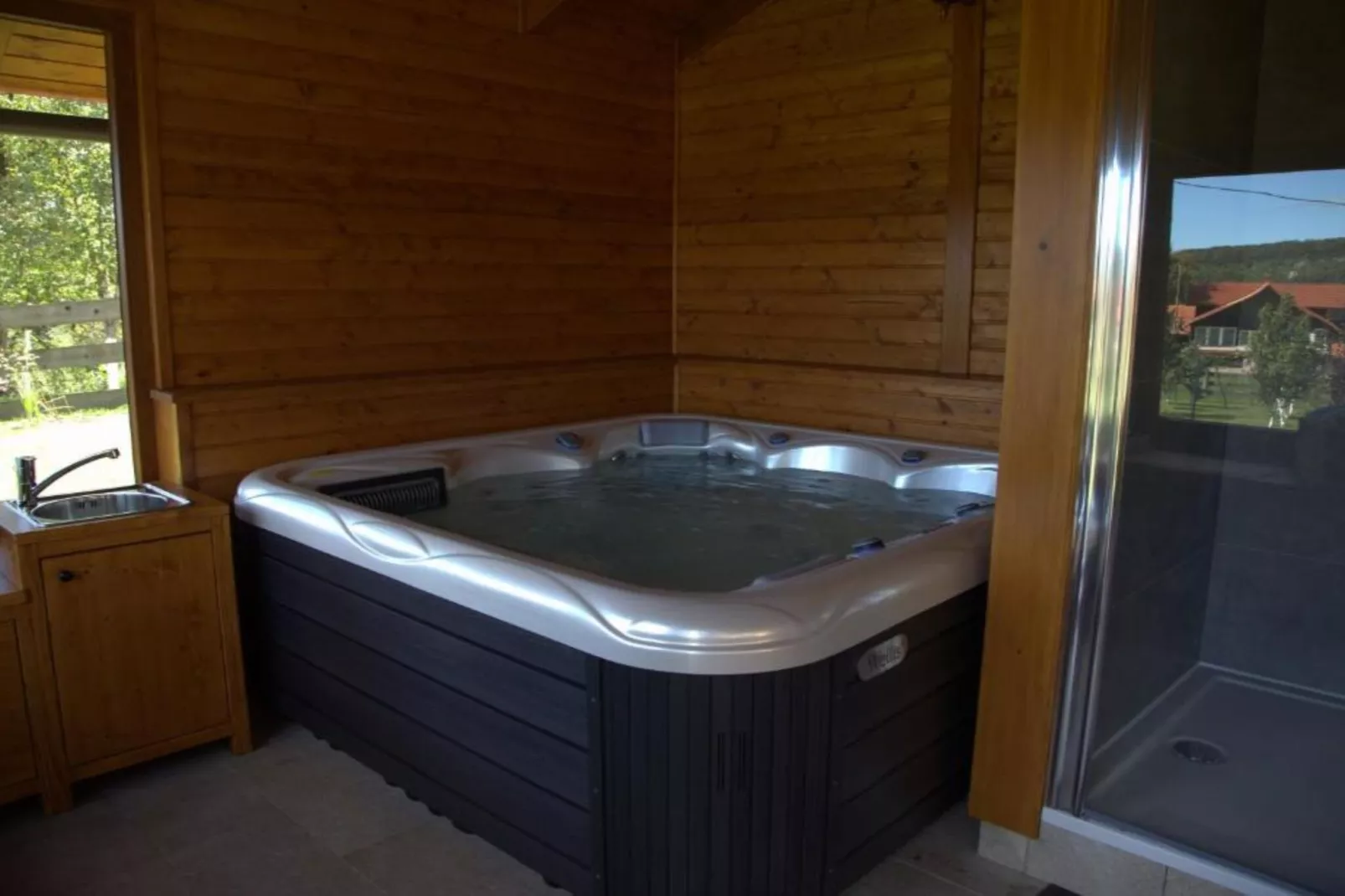 Brezova Poljana Lodge with Sauna and Hot-Tub - Five Bedroom Holiday Home-Spa