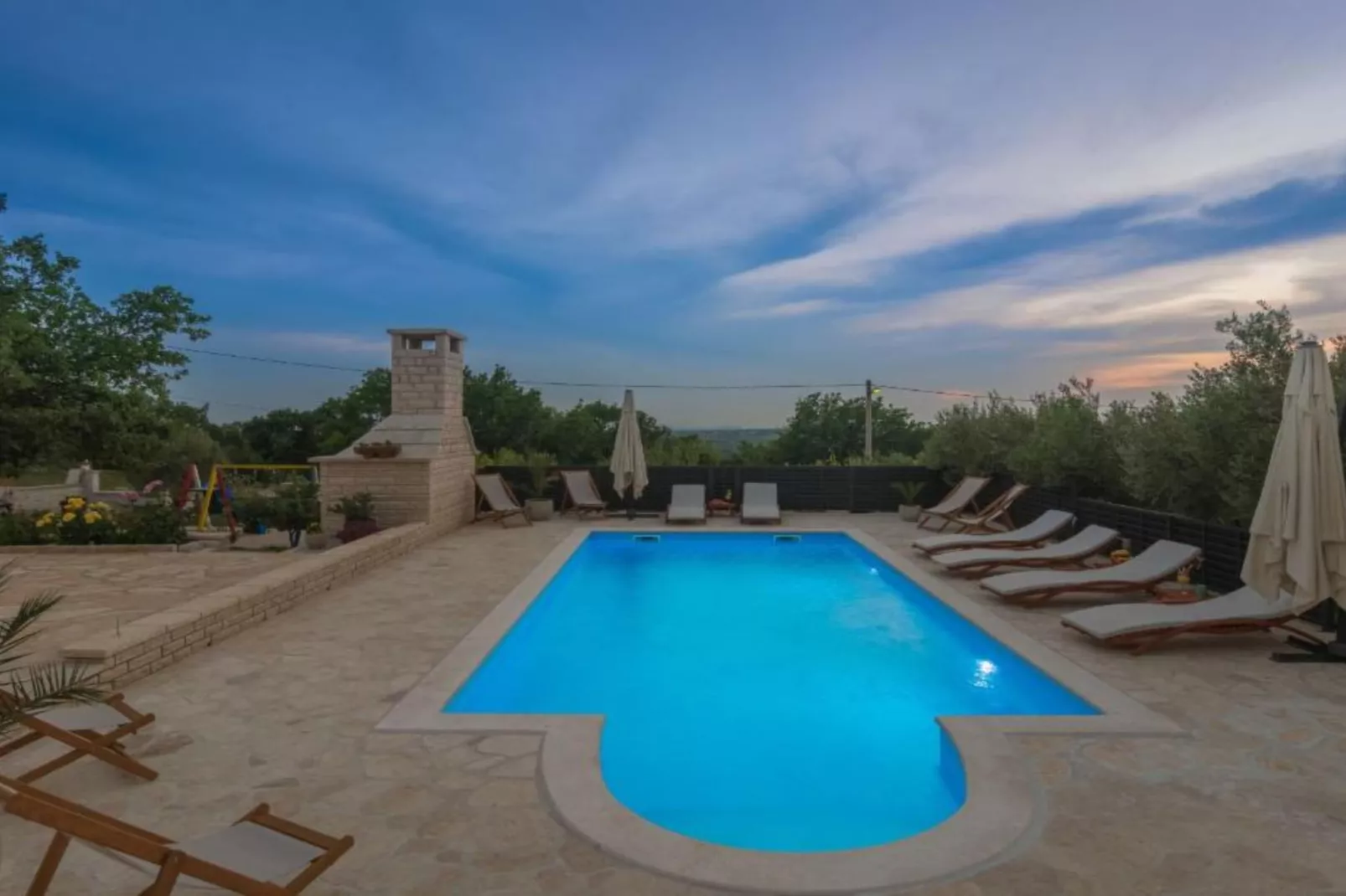 Holiday House BALEN with Swimming Pool - Six Bedroom Holiday House With Pool-Schwimmbad