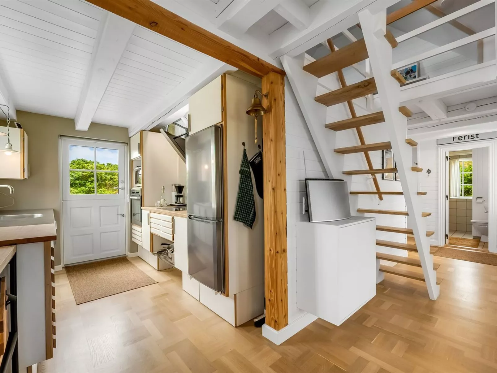 "Erle" - 200m to the fjord-Inside