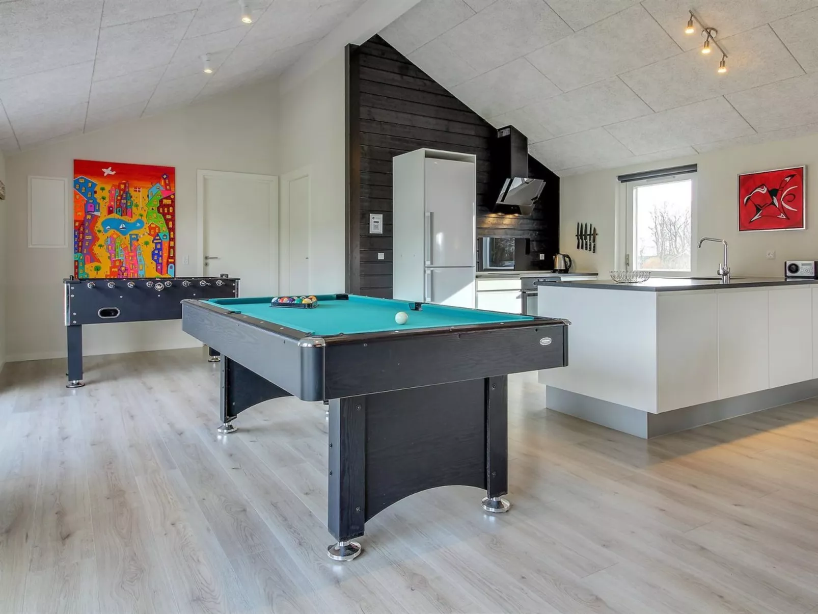 "Yakari" - 300m from the sea-Inside