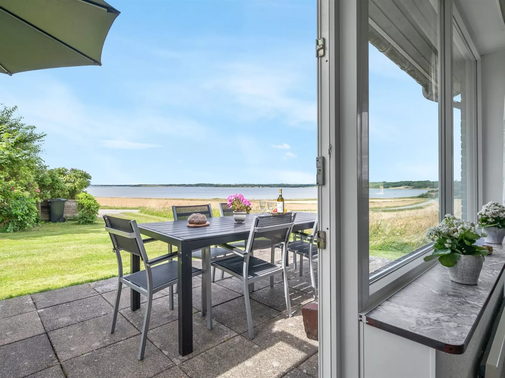 "Ephra" - 250m to the fjord-Draußen