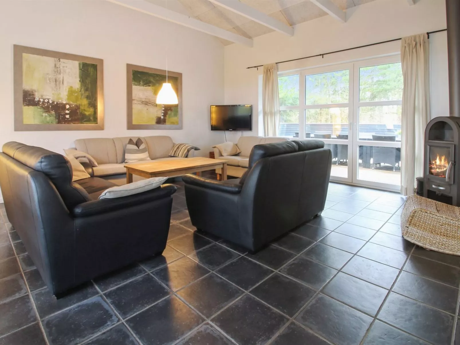 "Svanborg" - 3.7km from the sea-Dedans