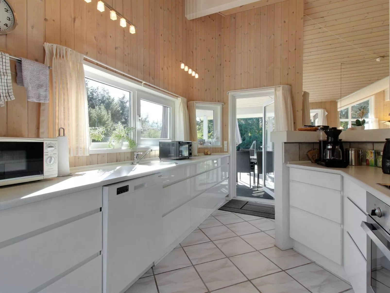 "Aniki" - 1.4km from the sea-Inside