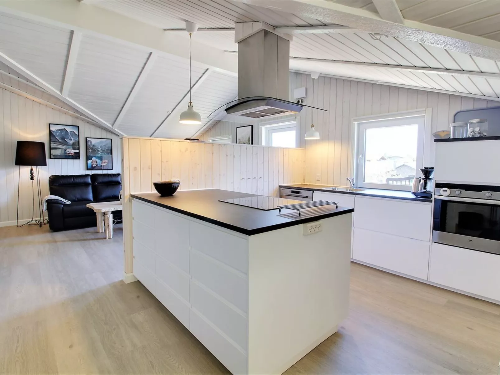 "Sirka" - 200m from the sea-Drinnen