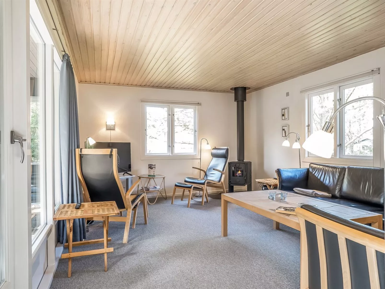 "Lökea" - 800m from the sea-Drinnen