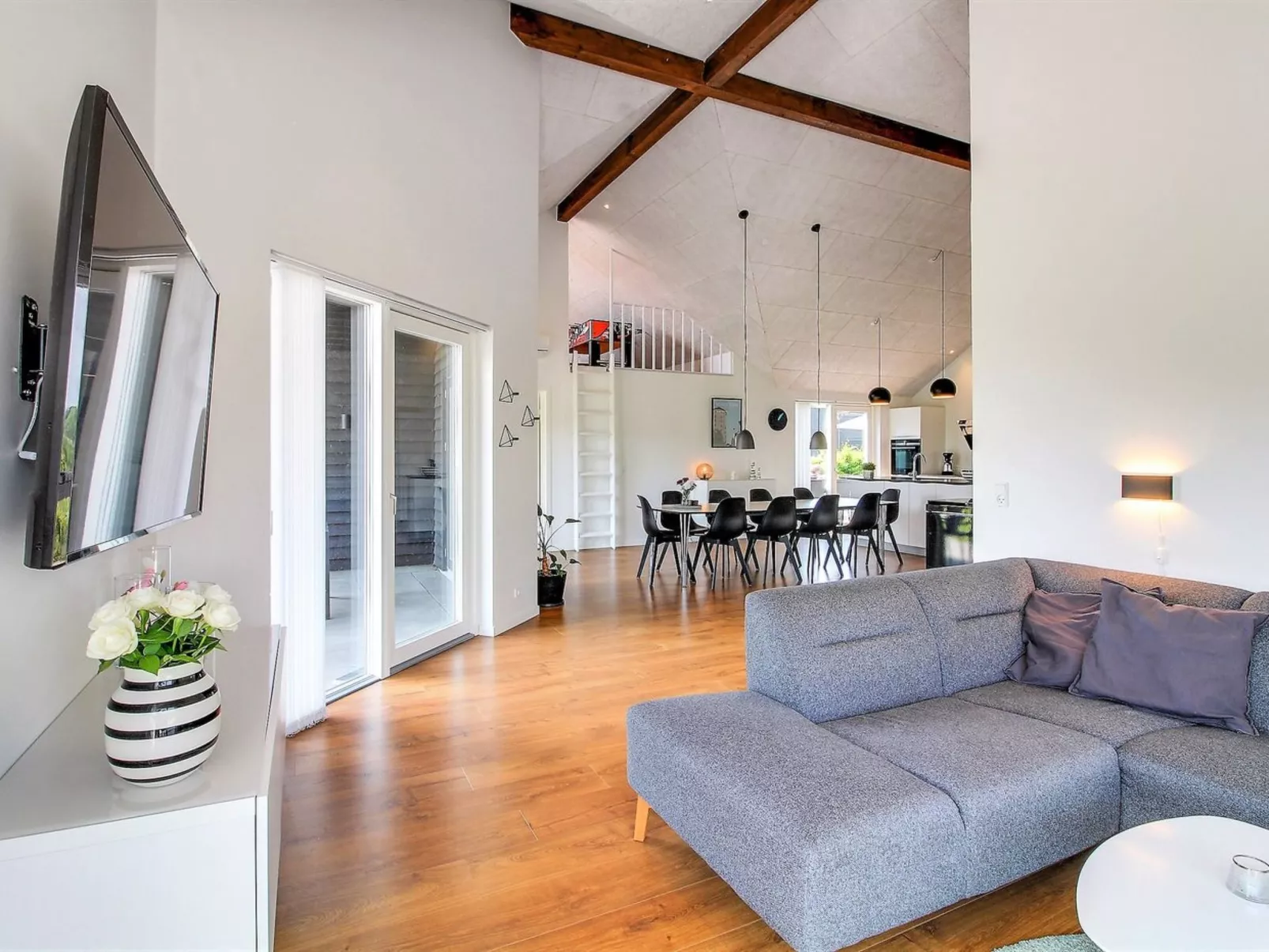 "Thorfin" - 200m from the sea-Inside