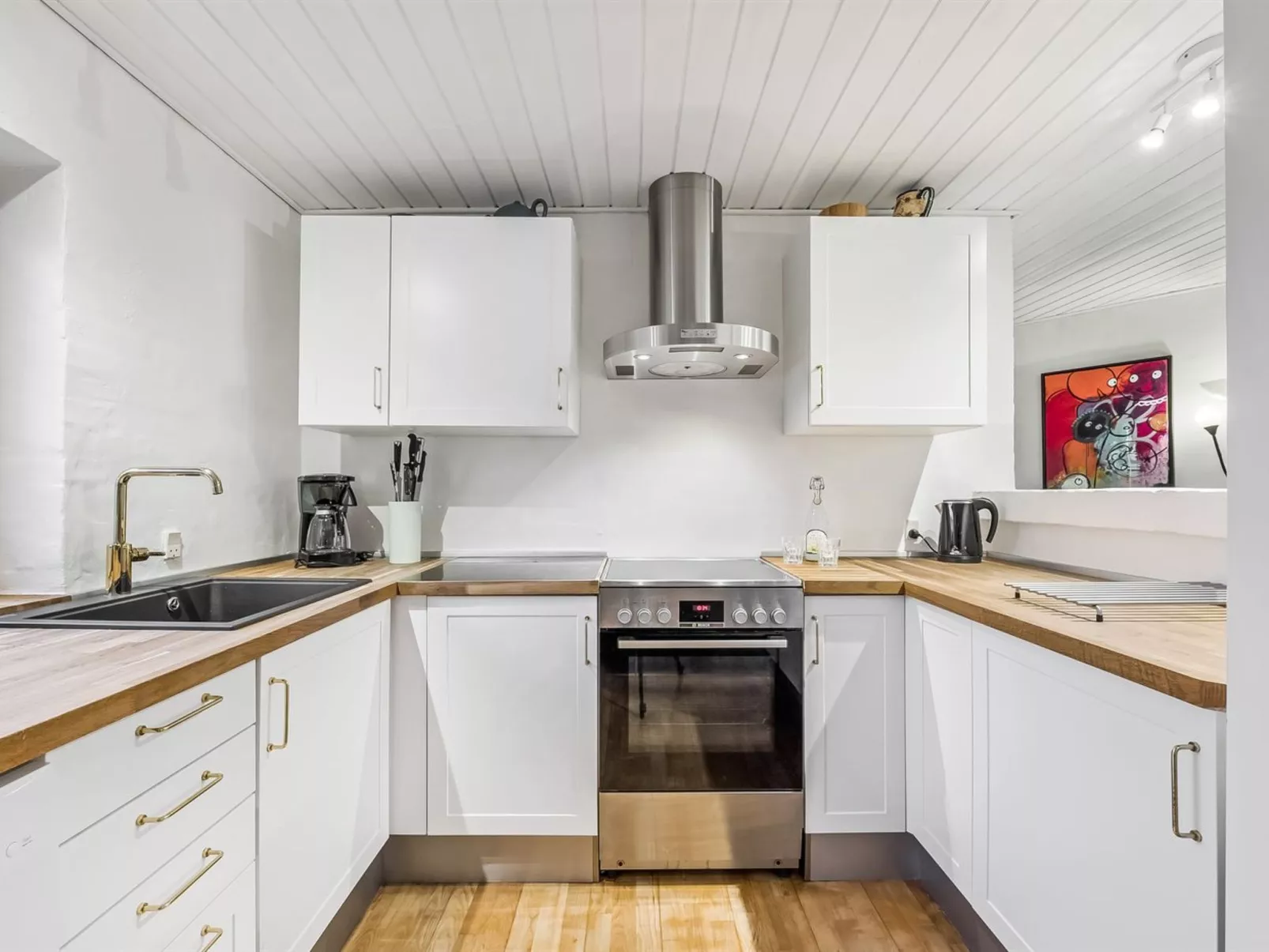 "Aane" - 1.8km from the sea-Inside