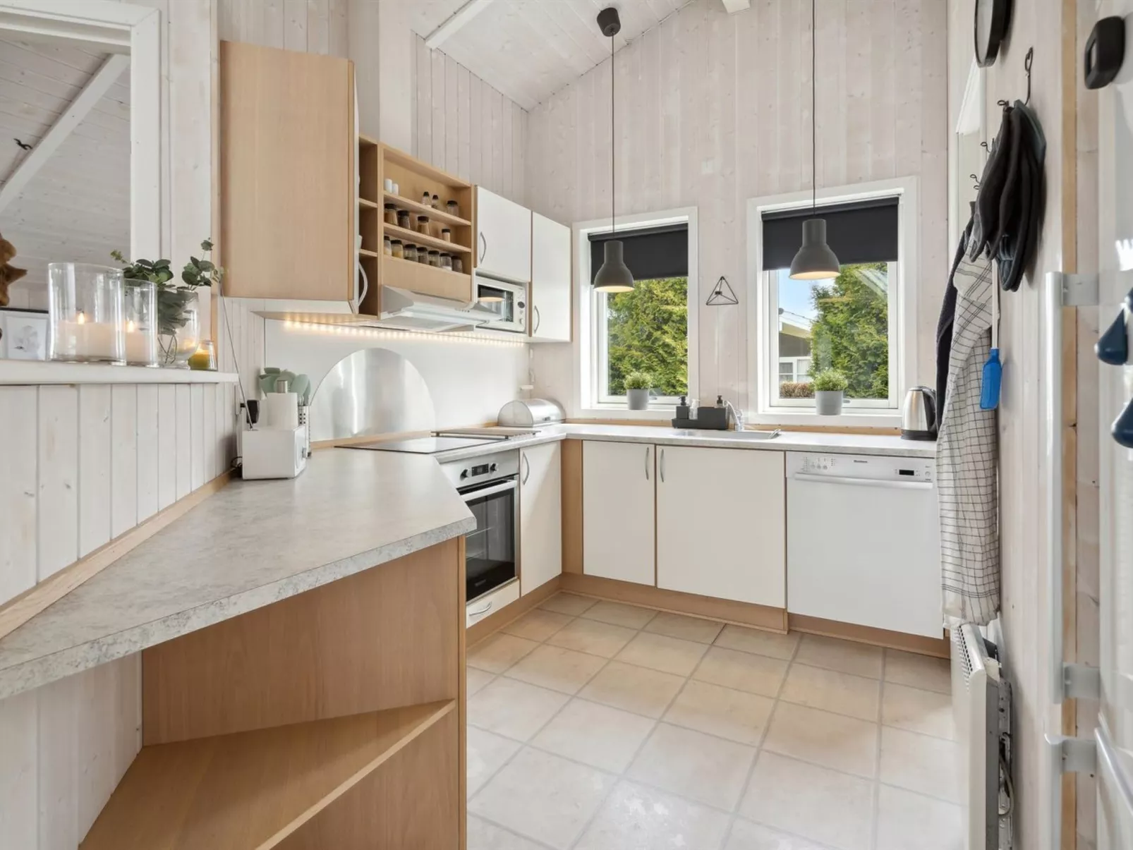 "Arnod" - 400m from the sea-Dedans