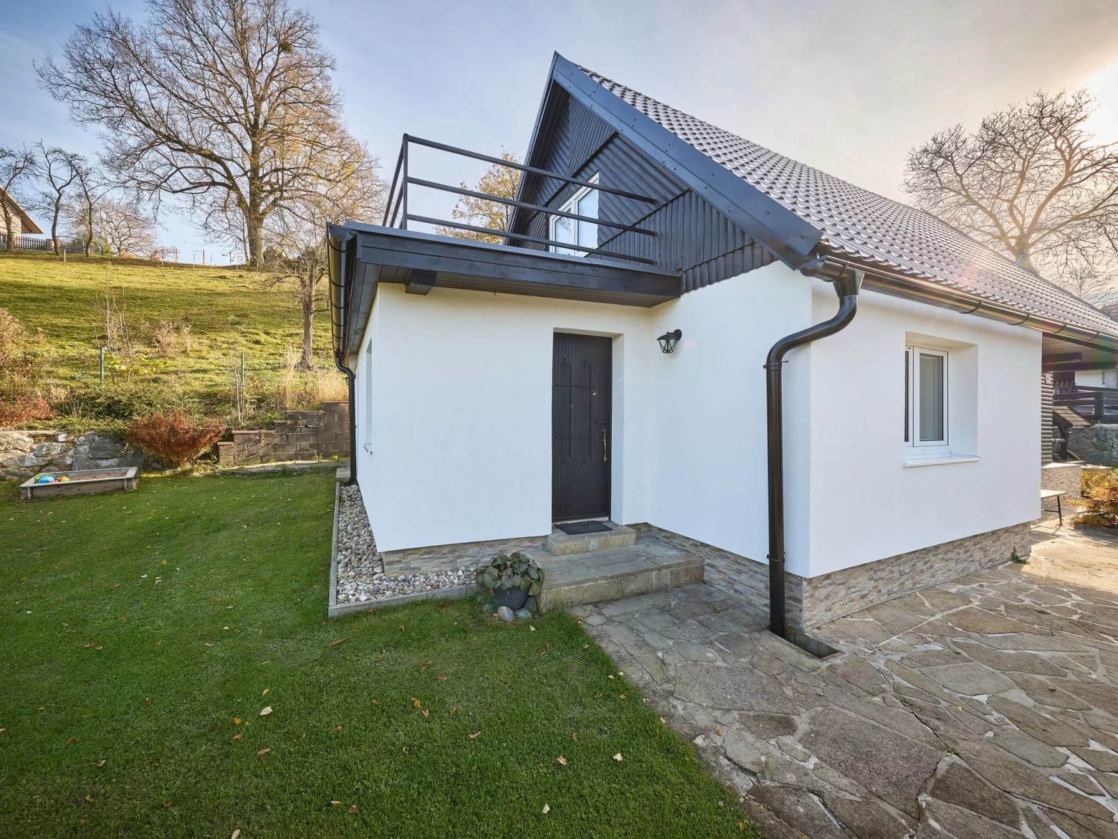 Leisure Lounge & Pool-Outside